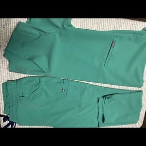 COPY - EUC worn twice Figs Surgical green scrub set